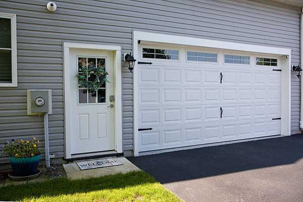 24/7 Emergency Garage Door Panel Replacement experts in Higginsville, MO